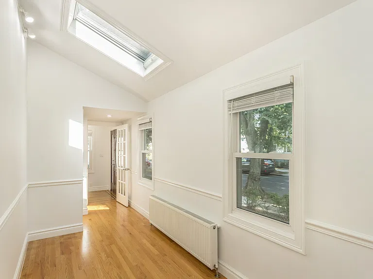104 Sheridan Ave — Photo 9