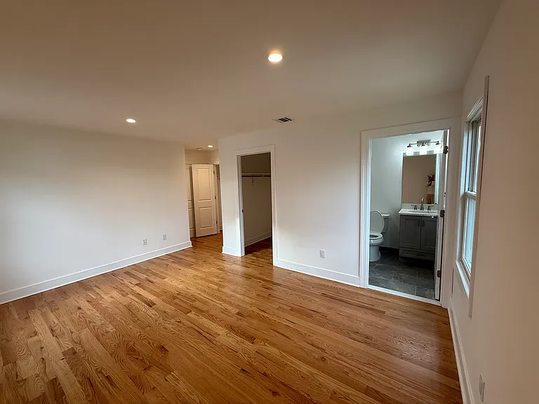 370 Semel Ave #B — Photo 8