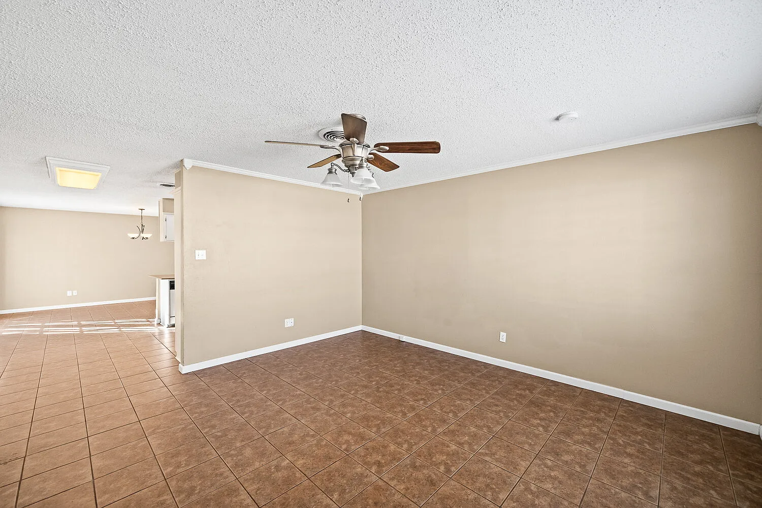 3 bed, 2.0 bath, 1302 sqft, $1,395 — Photo 4