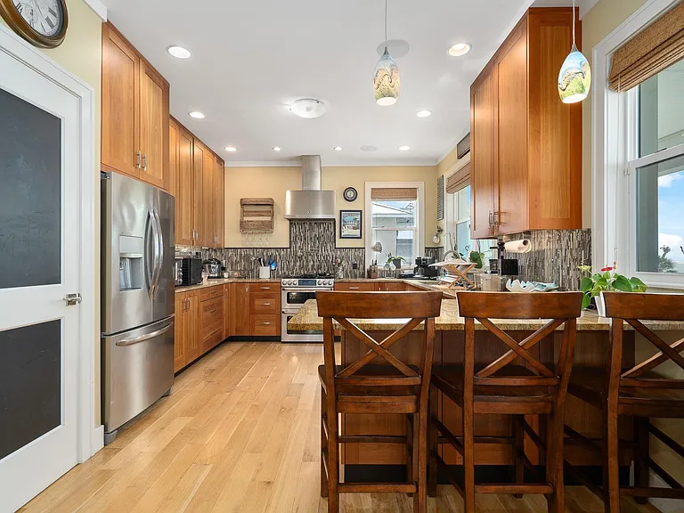 1205 Gulf Way St — Photo 15