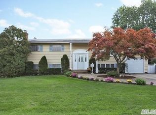 5 Brookwood Dr, Wyandanch, NY 11798