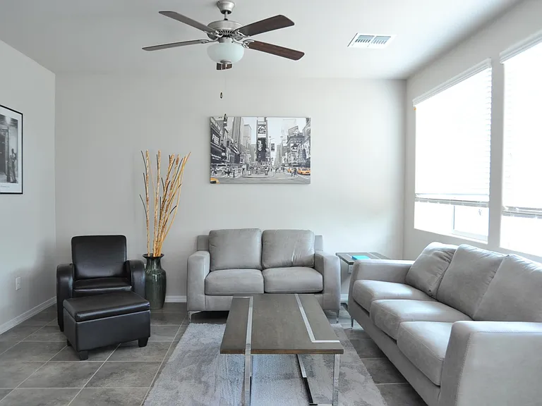 1218 E Blacklidge Dr — Photo 36