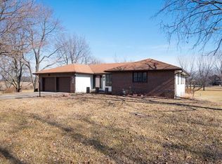 4300 SE Heathcliff Dr, Tecumseh, KS 66542