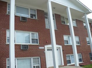 7821 43rd St APT 3B, Lyons, IL 60534