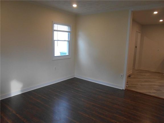 4th image of 1038 Amelia St