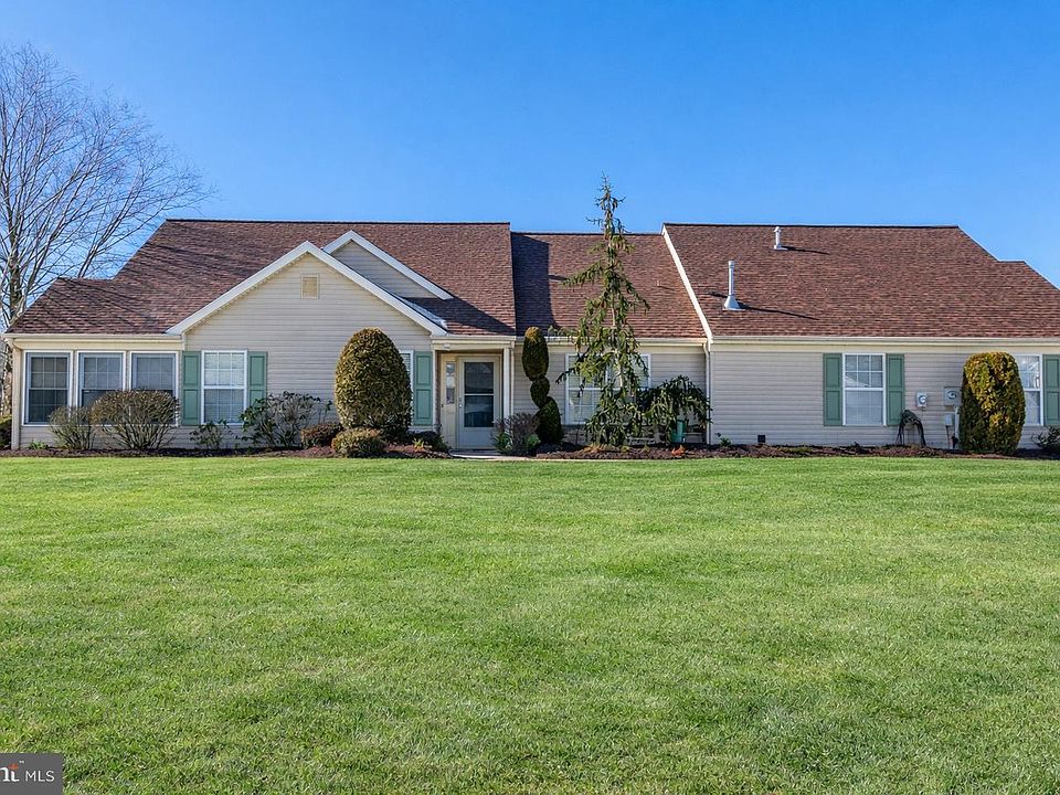 1st image of 11 Ivy Hill Rd