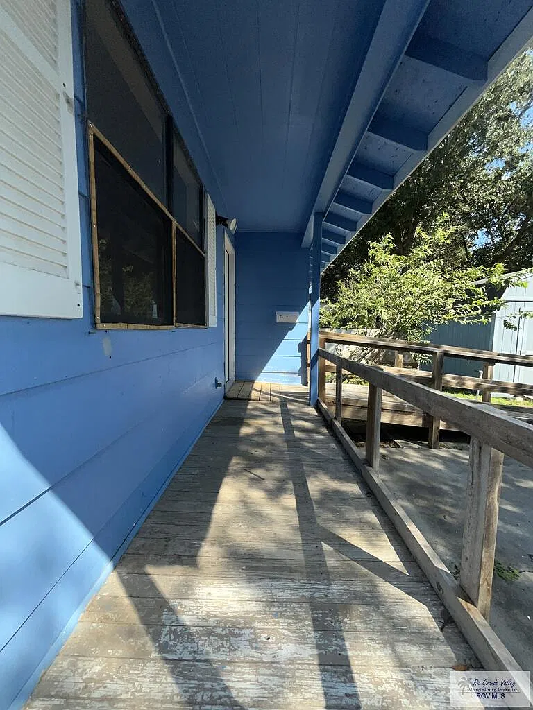 3 bed, 1.0 bath, 892 sqft, $1,000 — Photo 2