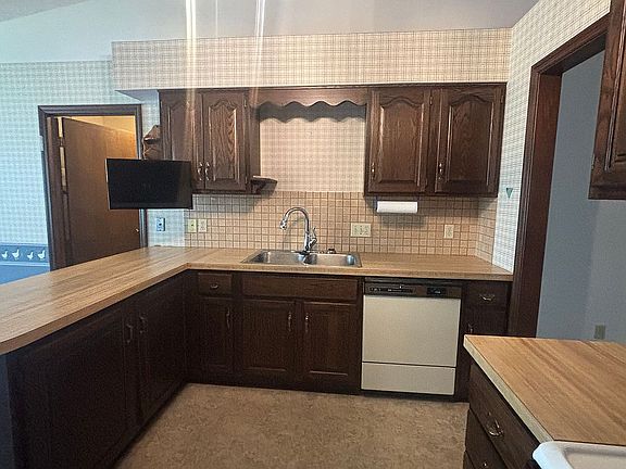 5th image of 1705 Tanglewood Dr