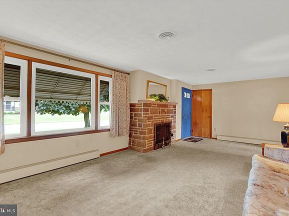 4th image of 211 N Highland Dr