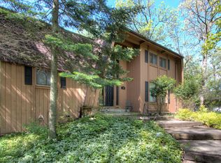 170 Tarrant Ct, Fontana, WI 53125