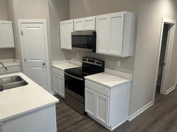 12043 W Shadow Lakes St, Wichita, KS 67205