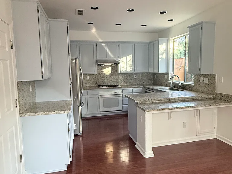 16 Elmwood Dr — Photo 4