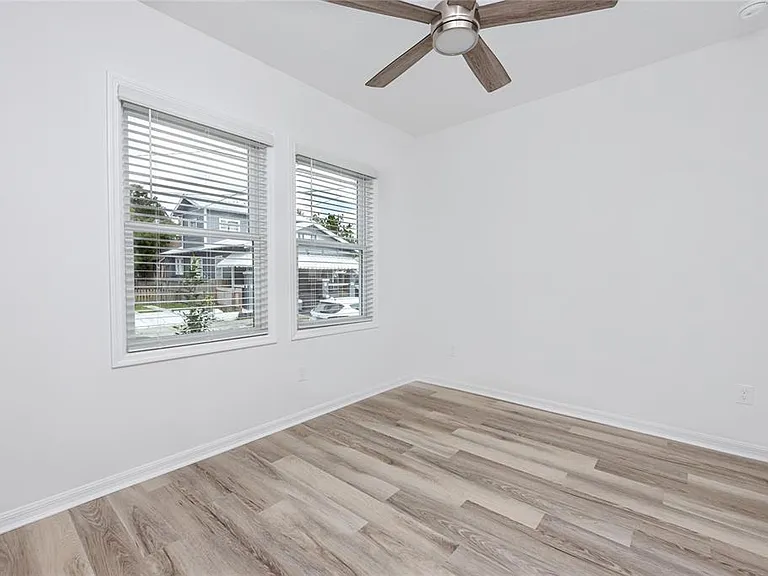 915 E 15th Ave #1 — Photo 35