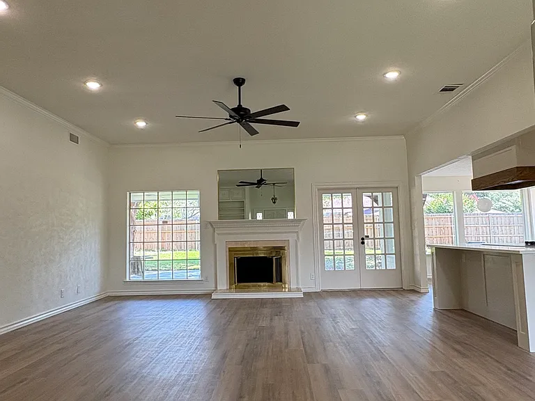 4625 Barwick Dr — Photo 3