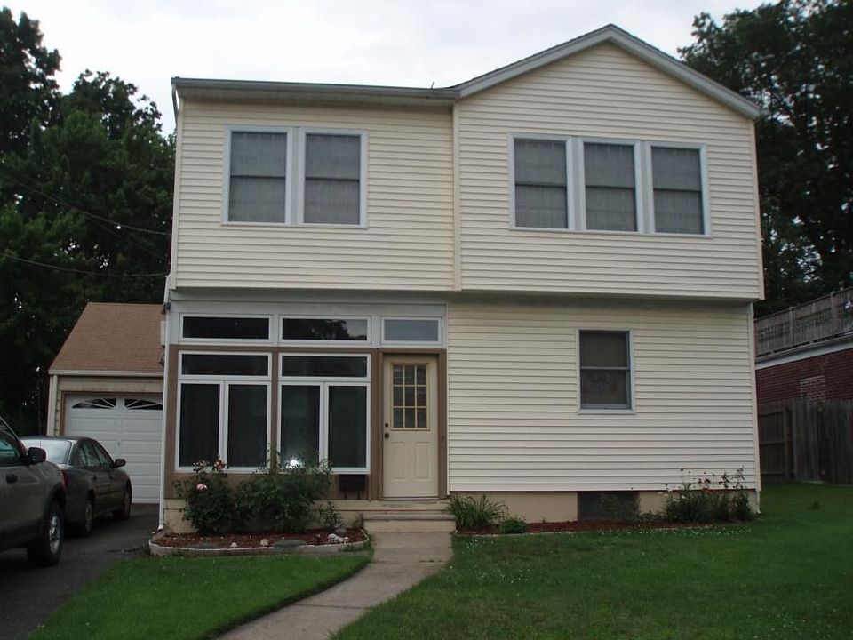 1st image of 4-61 17th St
