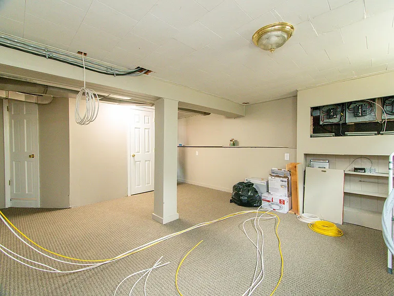 48 Oak Square Ave #1 — Photo 34