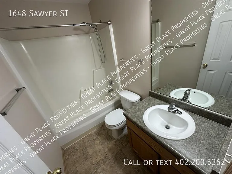 1648 Sawyer St — Photo 9