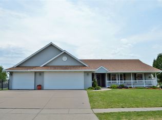 2411 E 59th St, Davenport, IA 52807
