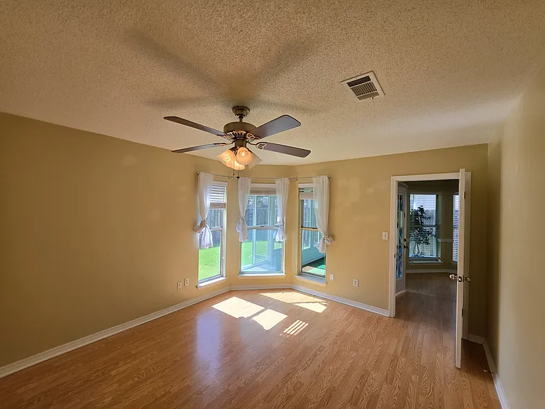 148 Meadowbrook Ct — Photo 16