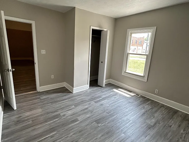 3204 West 73rd Street - Downstairs — Photo 14