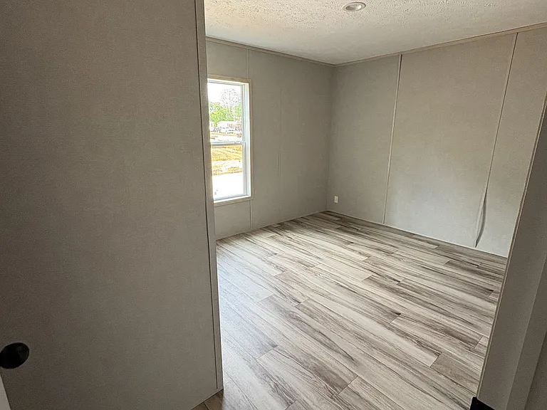 507 Mercedes St — Photo 14