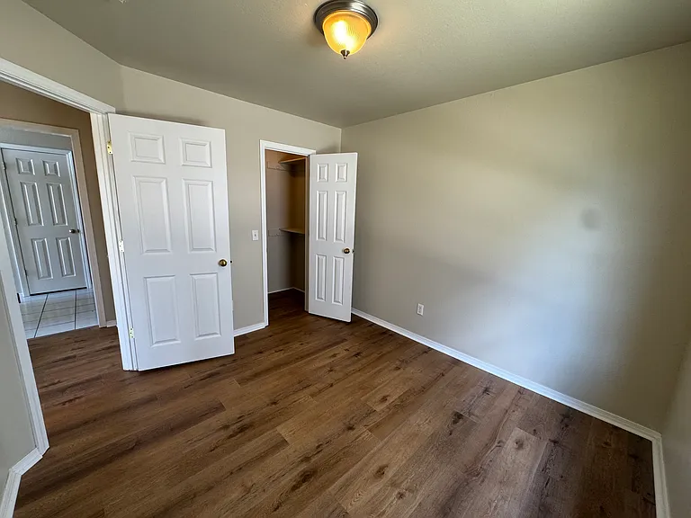 223 N Valley Dr — Photo 15