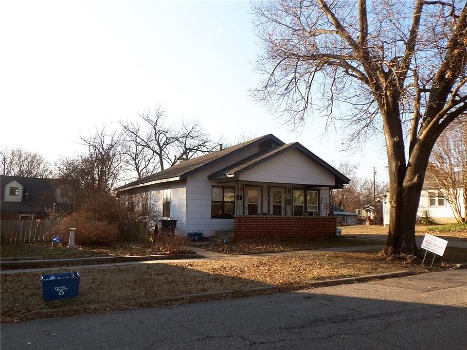 2nd image of 212 N Tucker Ave