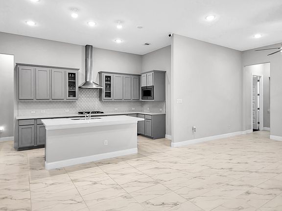 3rd image of 2745 Bechtol St