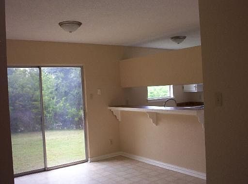 5th image of 2323 FAIRHILL DR