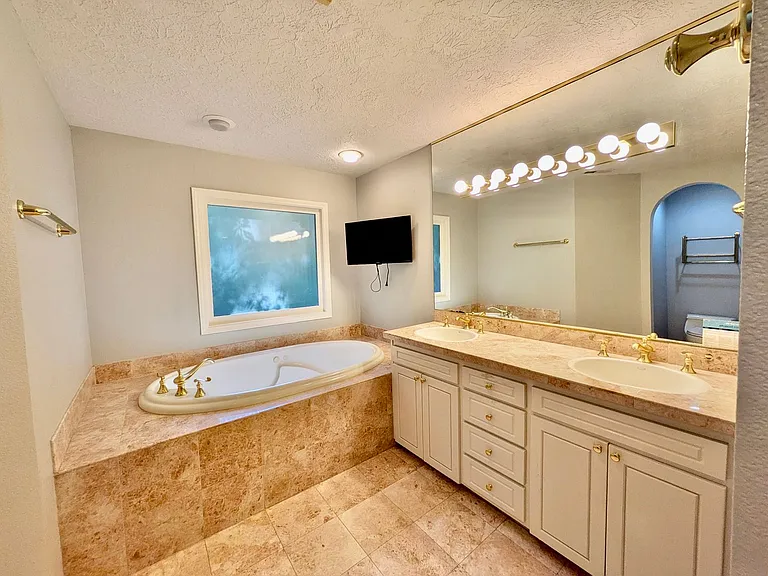 18132 Westview Dr — Photo 36