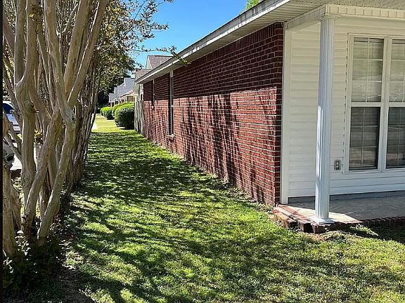 2nd image of 1604 Chadwick Ln