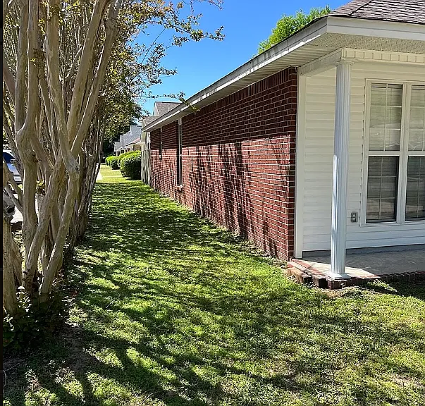 1604 Chadwick Ln — Photo 2