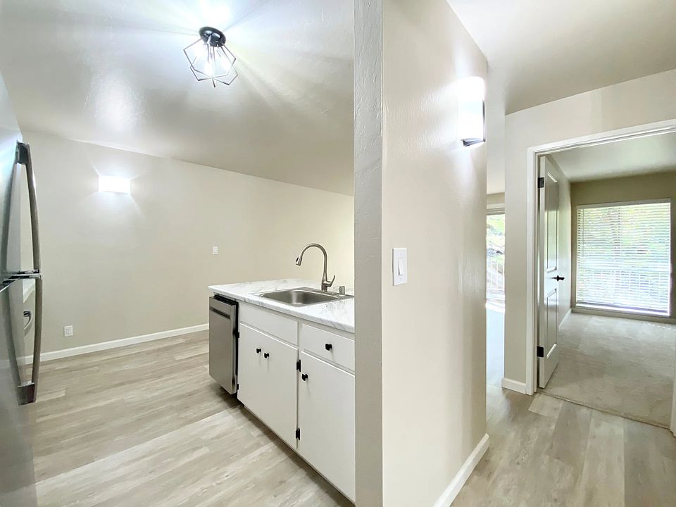 2nd image of 3686 Mt Diablo Blvd