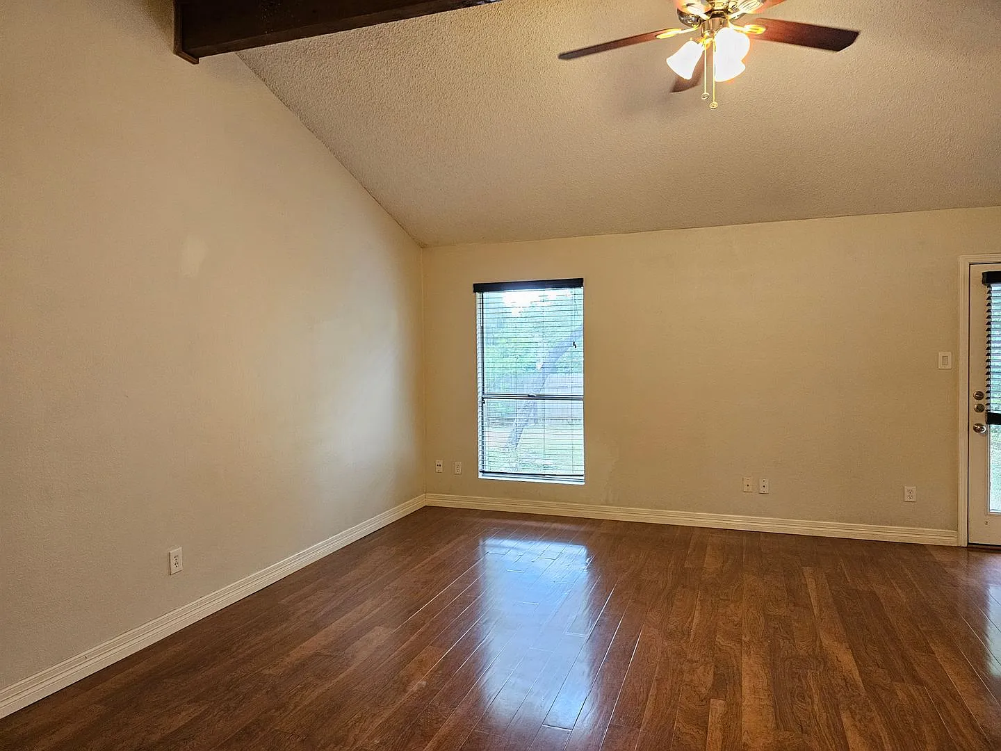 Lovely 3/2 in a great location! — Photo 4