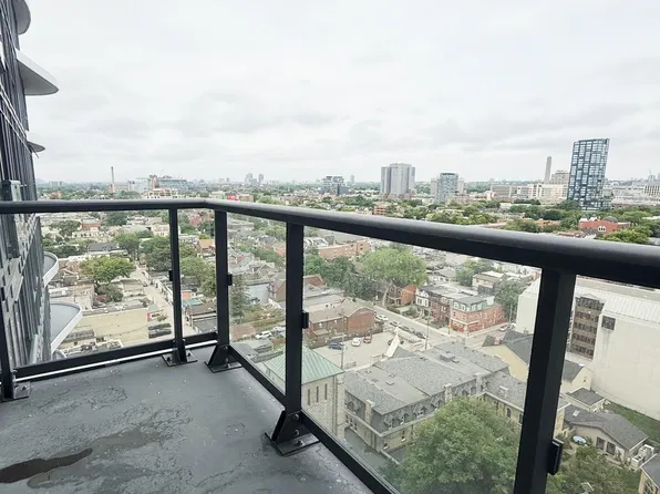 280 Dundas St E #1613, Toronto, ON M5A 3W1