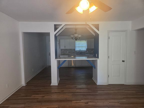 3rd image of 2824 Delrose Dr