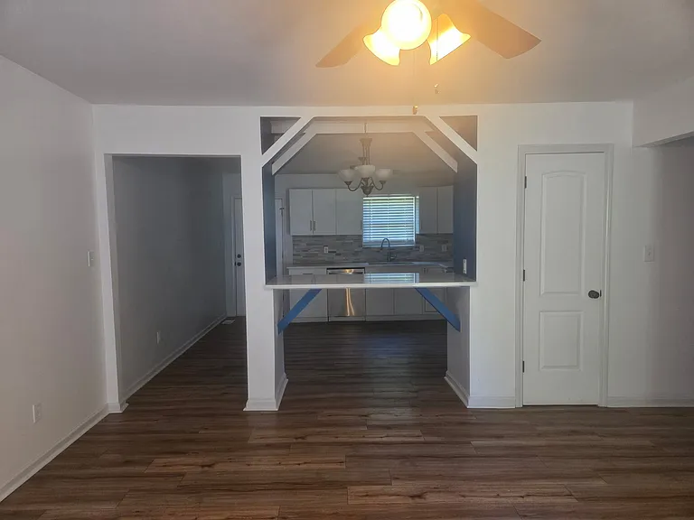 2824 Delrose Dr — Photo 3