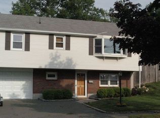 11 Quarry Ter, Peabody, MA 01960