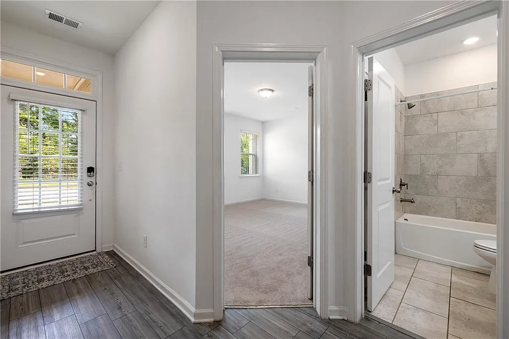 4 bed, 3.5 bath, 2267 sqft, $2,900 — Photo 3