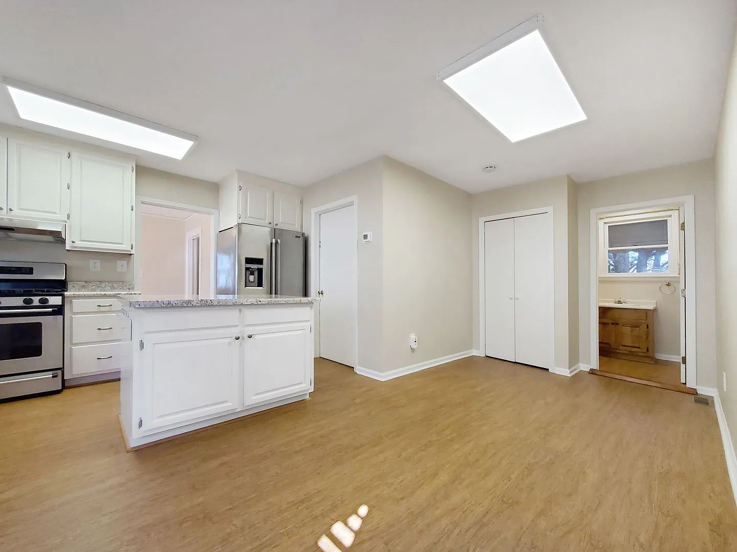 5 Bedroom 3.5 Bath Brick home in Downtown Greenville — Photo 4