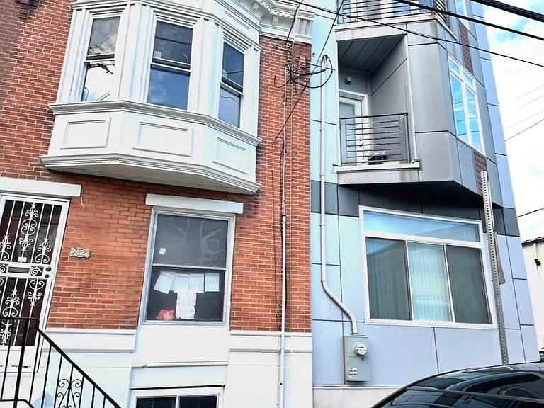 2422 Wharton St — Photo 2