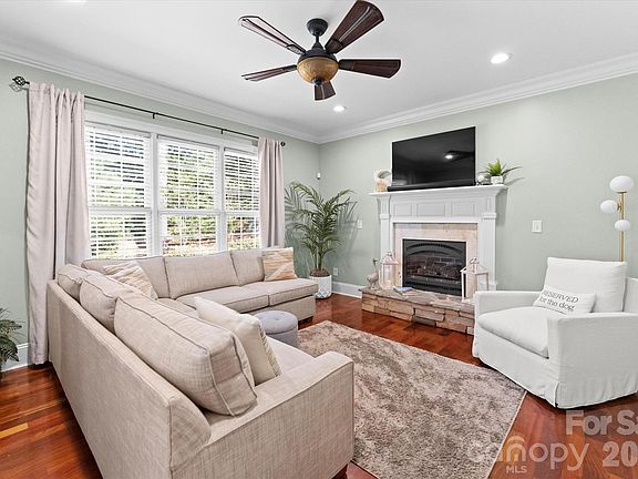 5th image of 4552 Sawgrass Ct