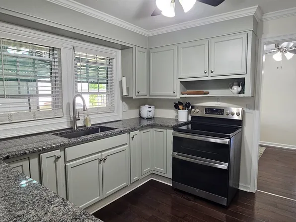 512 Linden St, Scottsboro, AL 35768
