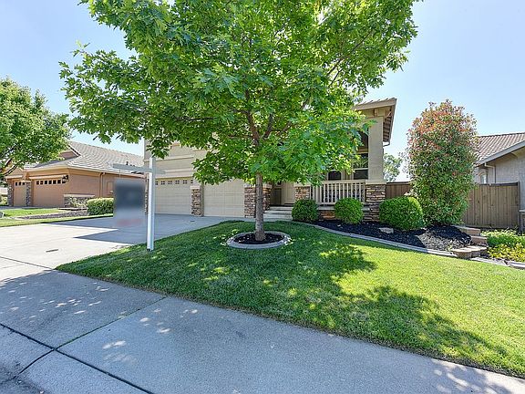 4th image of 588 Hildebrand Cir