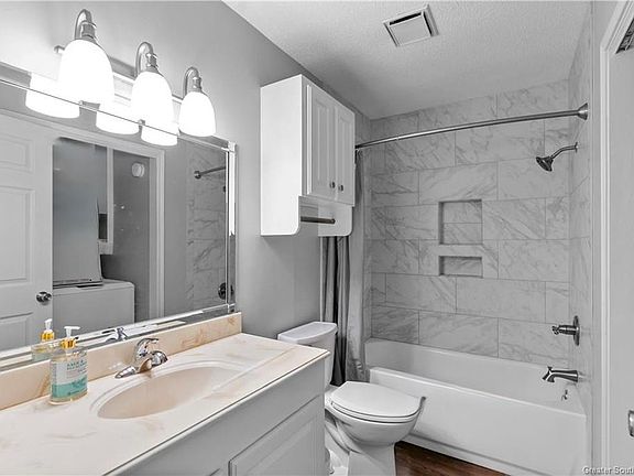 5th image of 1827 N Tallowood Dr