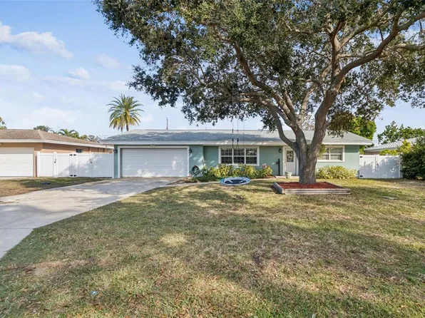 461 Deville Dr E, Largo, FL 33771