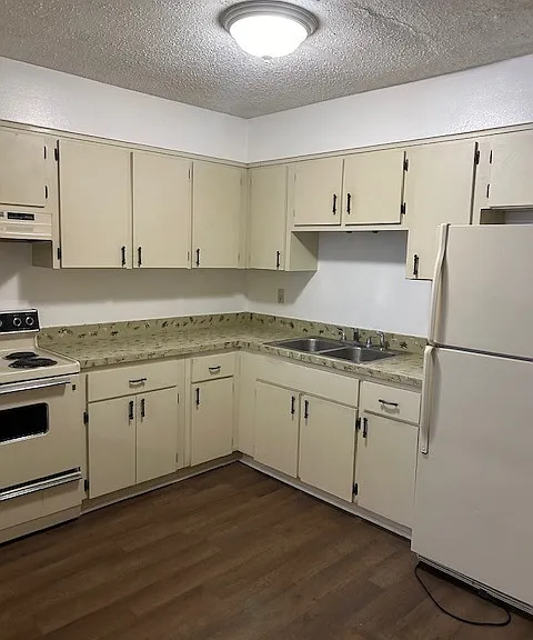 1415 Hill St — Photo 4