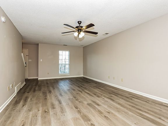 4th image of 40 Oak Court Cv