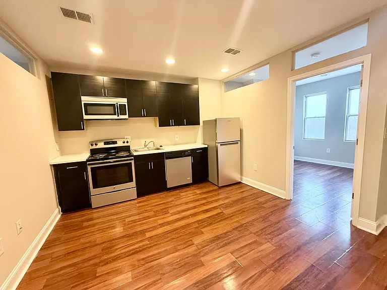 543 Florida Ave NW — Photo 11