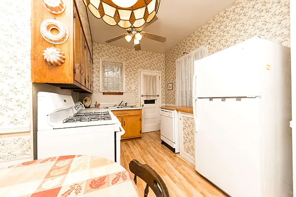 Sold by REMAX Elite | media 19